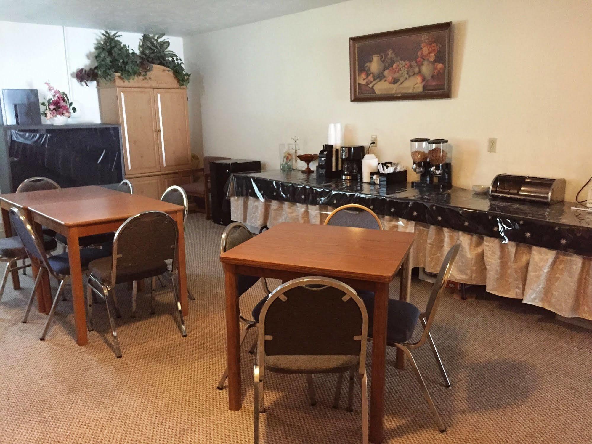 Coronado Motel & Rv Park Lindsborg Ngoại thất bức ảnh